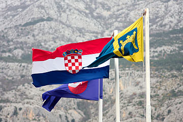 Grad Makarska - Hrvatska - Splitsko Dalamatinska županija - ZASTAVE